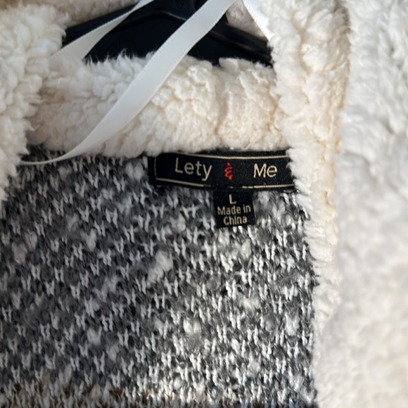 Long hooded sweater - Picture 2 of 3